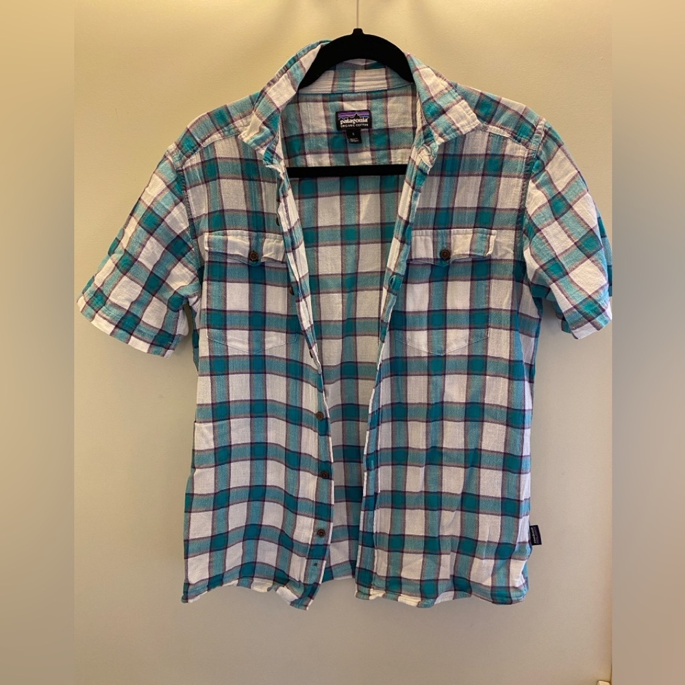 Patagonia Men’s size small organic cotton button up